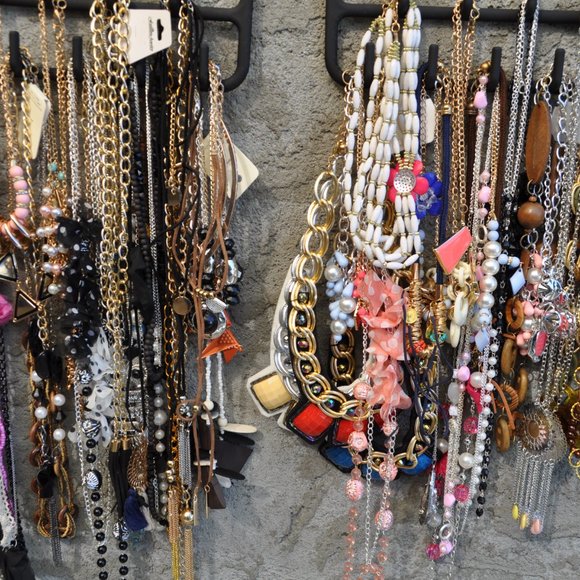 Jewelry Lot fashion necklace around 4lbs. all new 40 diferent styles with tags - Picture 2 of 6